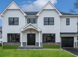 100 Sherman Ave, Williston Park, NY 11596