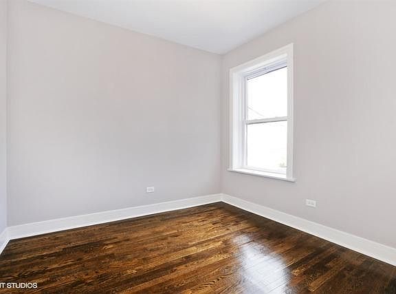 3rd image of 6449 N Greenview Ave #2