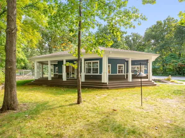 1050 102nd Ave, Plainwell, MI 49080