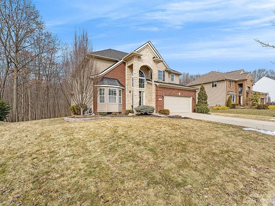 1st image of 761 W Castlebury Cir
