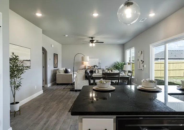 2121 Bluebonnet Ln — Photo 4