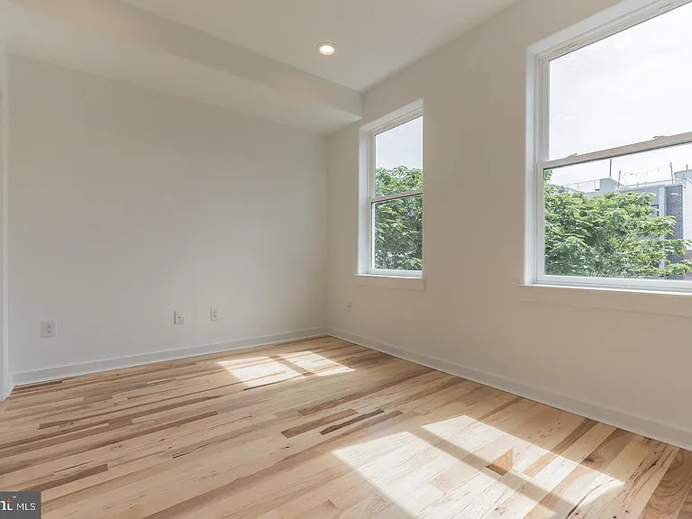 1335 S Bouvier St — Photo 18