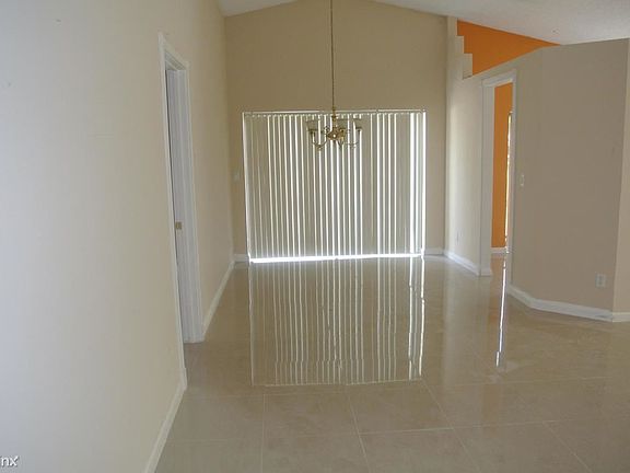 3rd image of 43 Paxford Ln