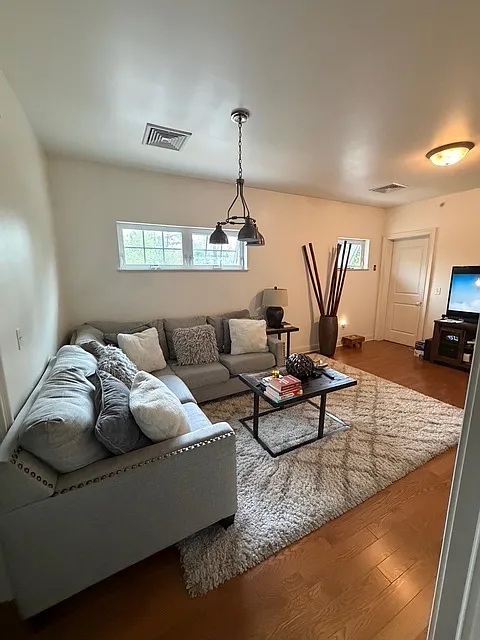 1 bed, 900 sqft, $2,200 — Photo 2