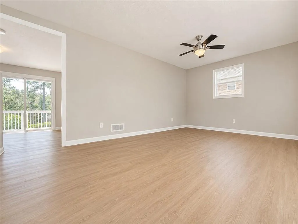 4 bed, 1.5 bath, 1250 sqft, $2,495 — Photo 4