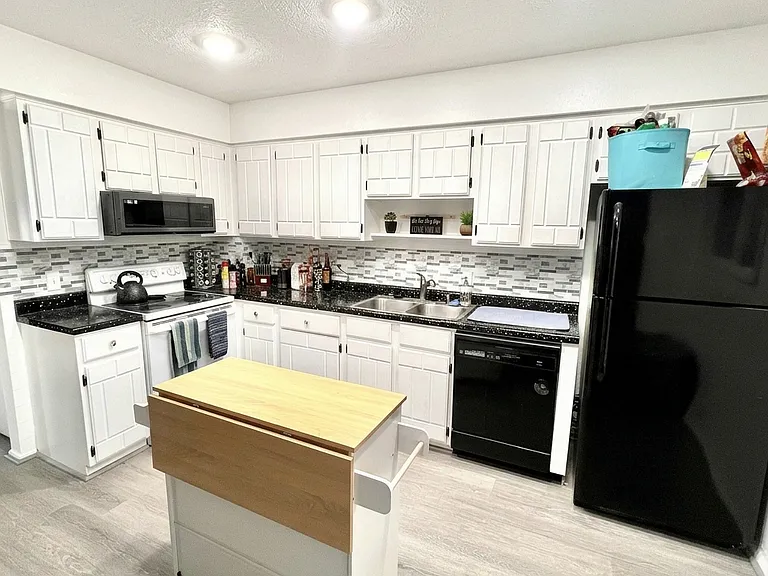 11646 Lincoln St — Photo 18