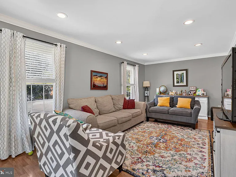 7331 Rolling Oak Ln — Photo 6