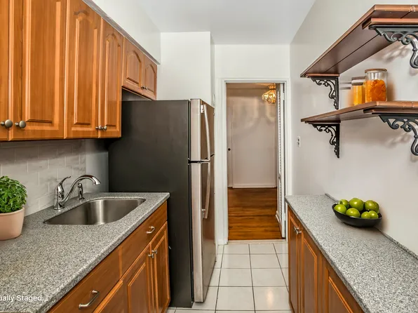 31-85 Crescent Street image 11 of 24