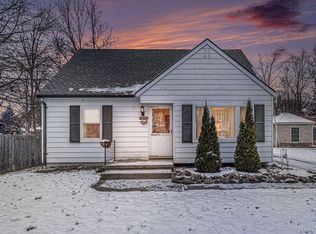 3590 Richmond St, Waterford, MI 48328