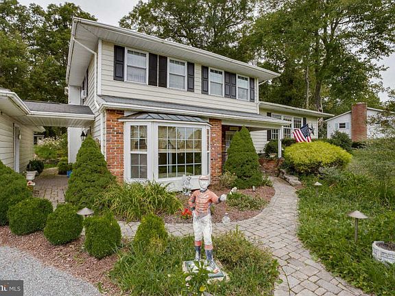 2nd image of 3625 Woodholme Dr