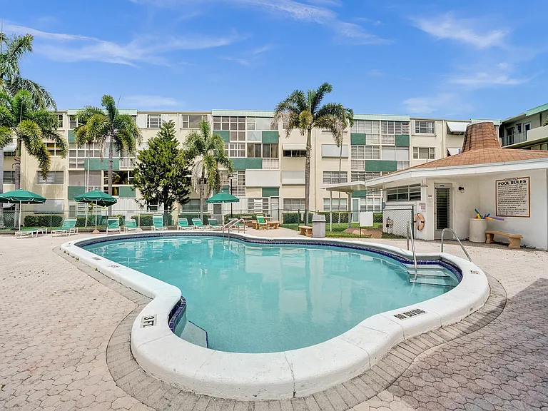 1333 E Hallandale Beach Blvd #302 — Photo 25