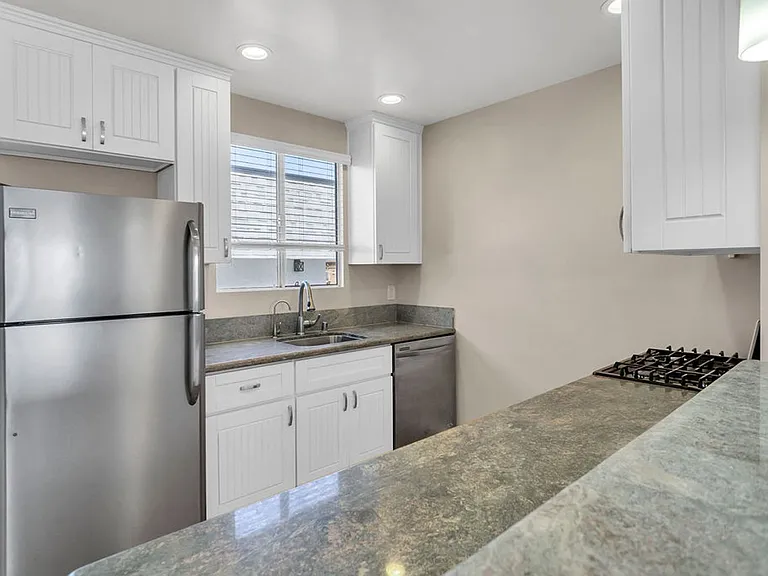 853 Emerald St — Photo 1