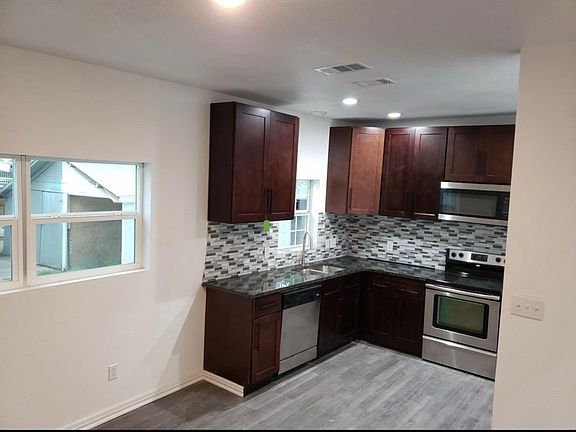 4th image of 2916 Templeton St