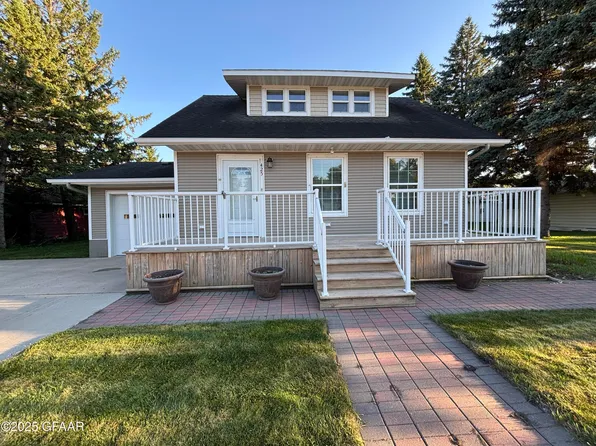 425 3rd St SE, Mayville, ND 58257