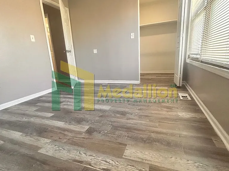 5954 S Maplewood Ave — Photo 37
