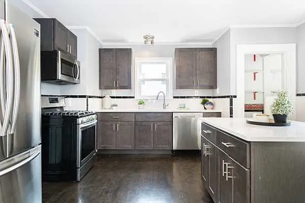 3 bed, 1.5 bath, $4,995 — Photo 2
