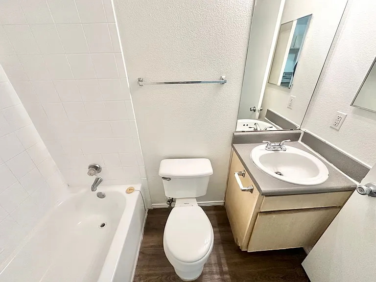 2520 W Prairie St — Photo 6
