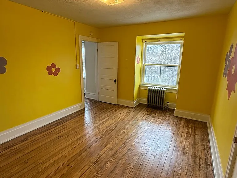 49 W Commerce St — Photo 37