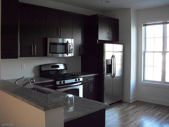 3rd image of 38 Bloomfield Ave