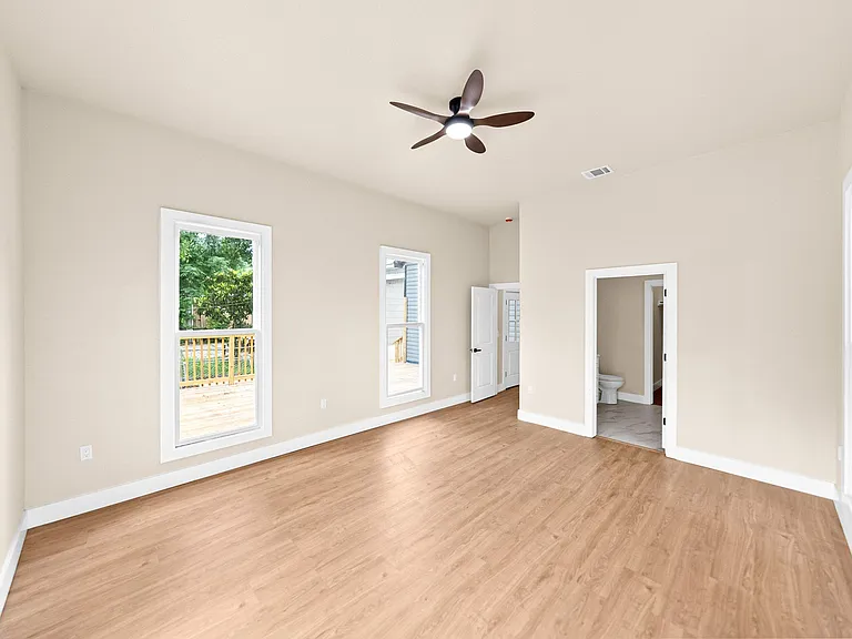 1122 N Pine St — Photo 24