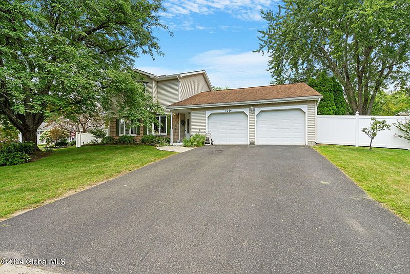 3rd image of 109 Glengerry Circle