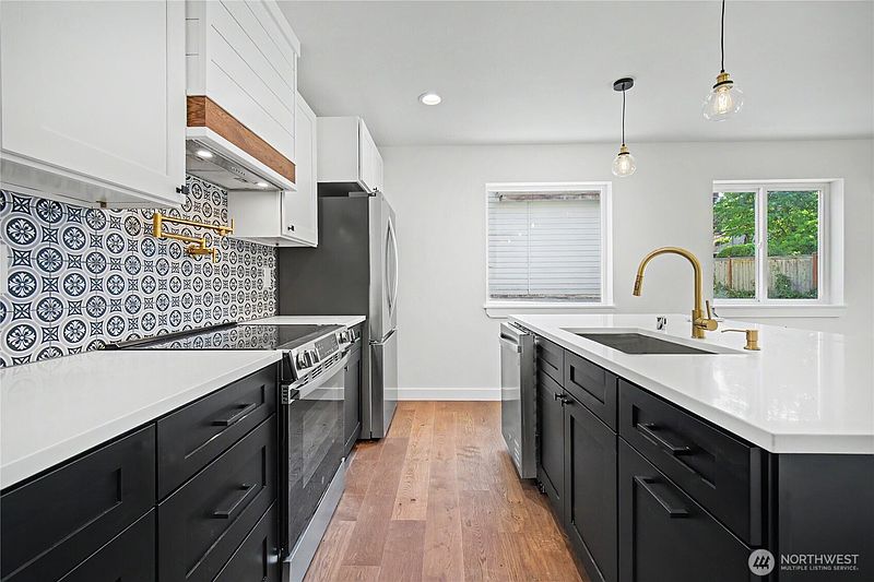 5th image of 5610 Rockefeller Avenue #2