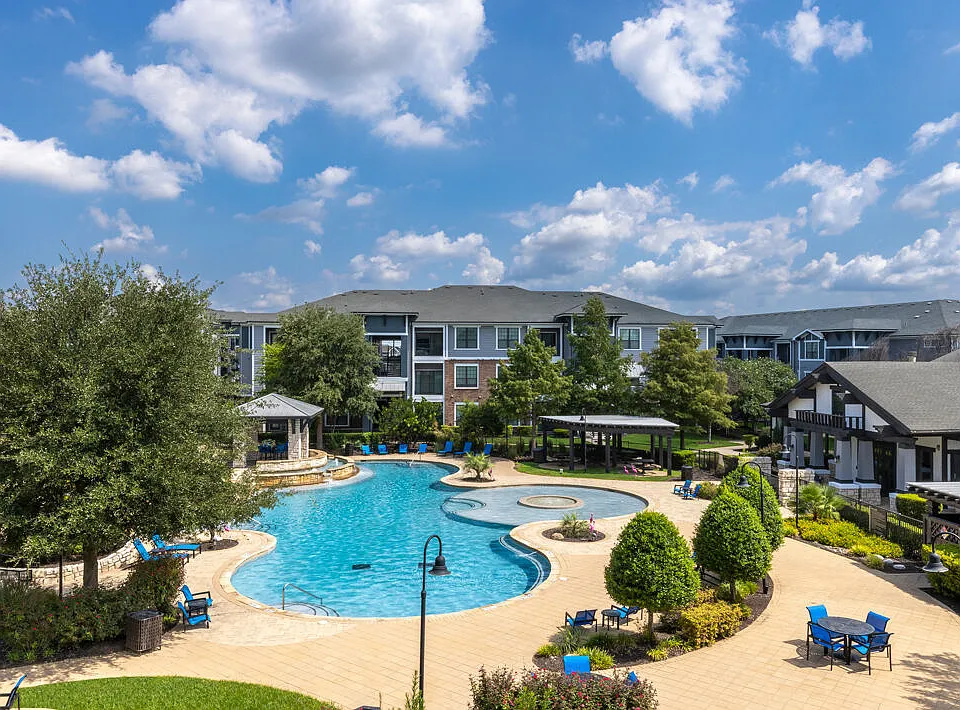 The Oaks at Techridge apartments community photo