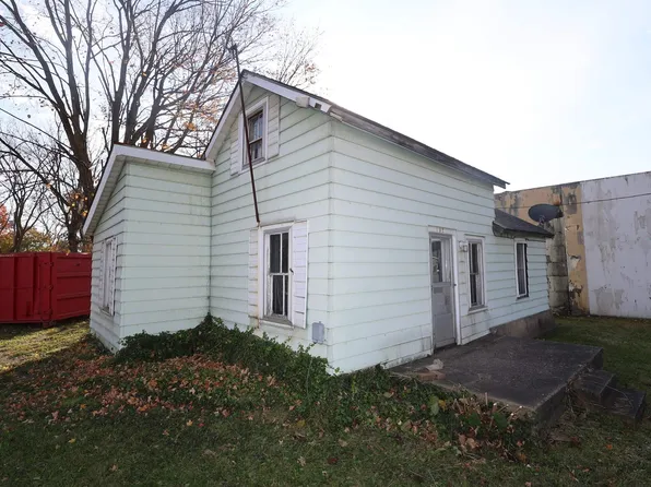 102 S Michigan St, Lakeville, IN 46536
