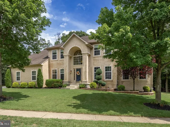 1 Longfellow Ln, Hainesport, NJ 08036