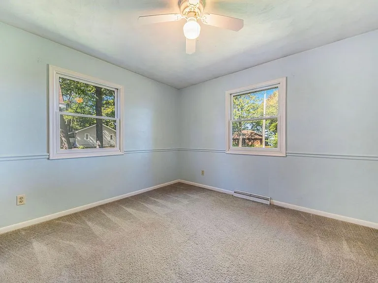 1024 Lakeview Dr — Photo 8