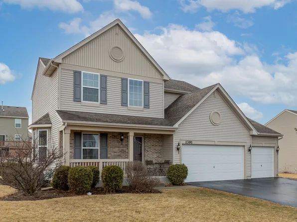 1391 Olive Ln, Hampshire, IL 60140