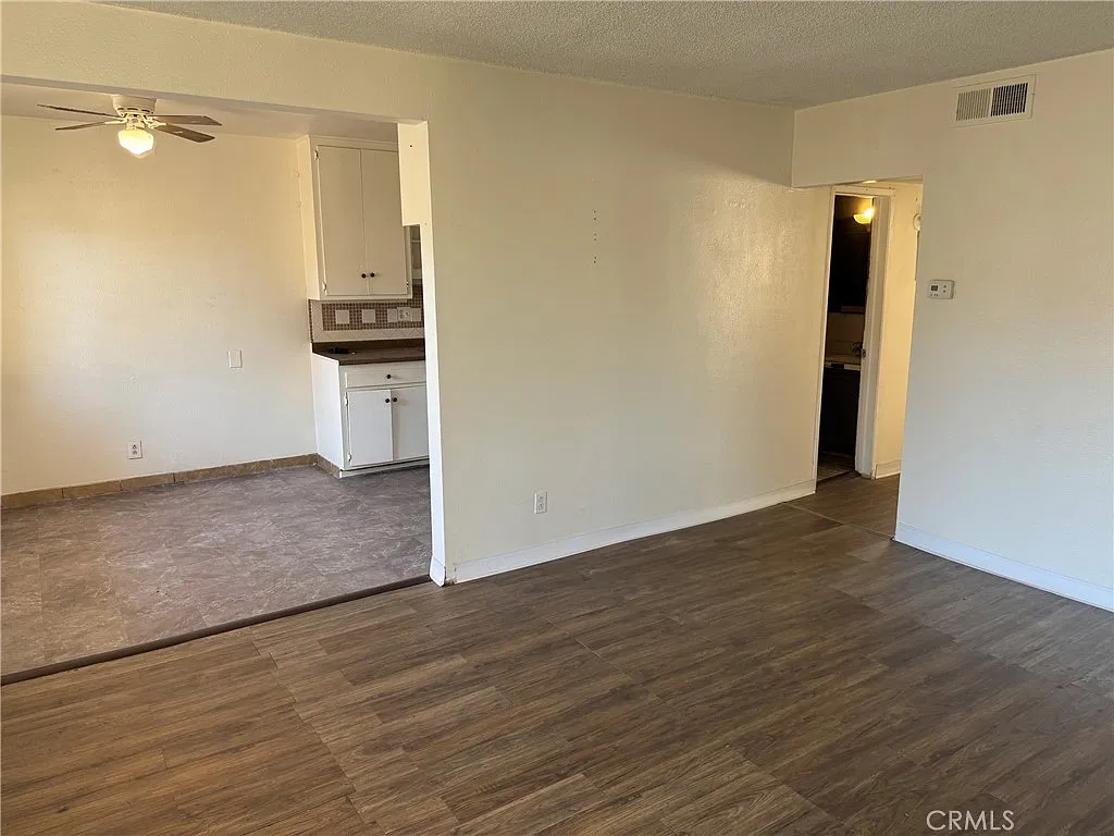 2 bed, 800 sqft, $2,500 — Photo 3