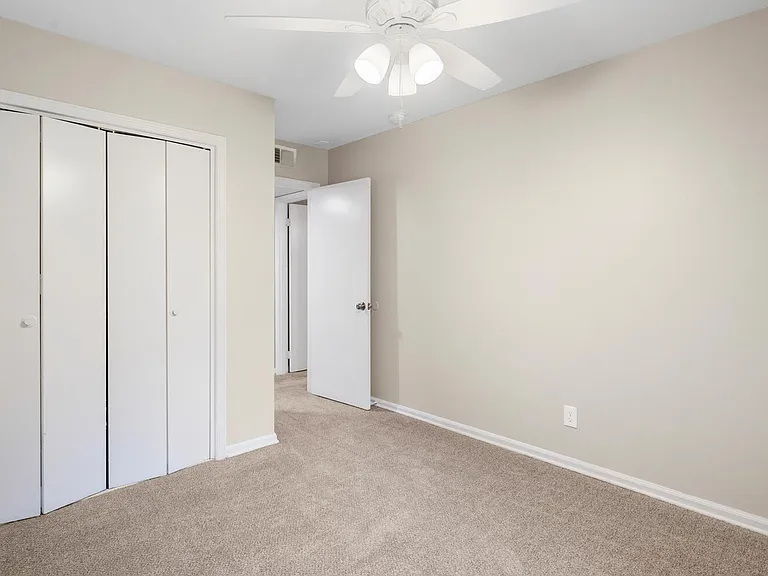 Winthrop Apartments — Photo 12
