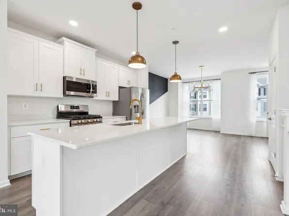 1536 Hudson View Rd, Essex, MD 21221