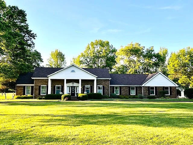 222 Meadow Ln — Photo 3