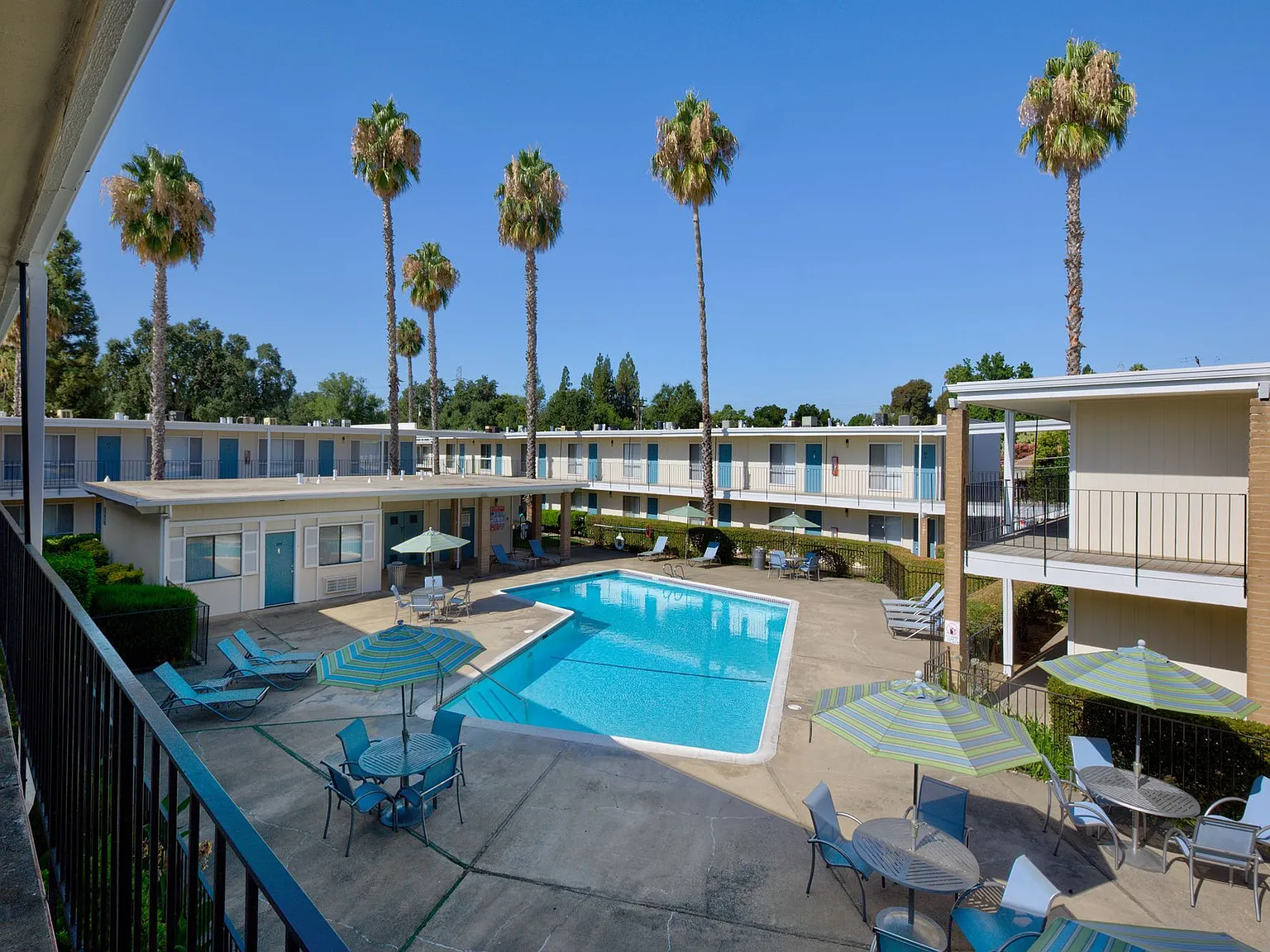 Fair Oaks Apartments — Photo 2