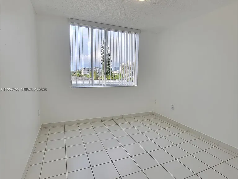 7601 Dickens Ave #402 — Photo 15