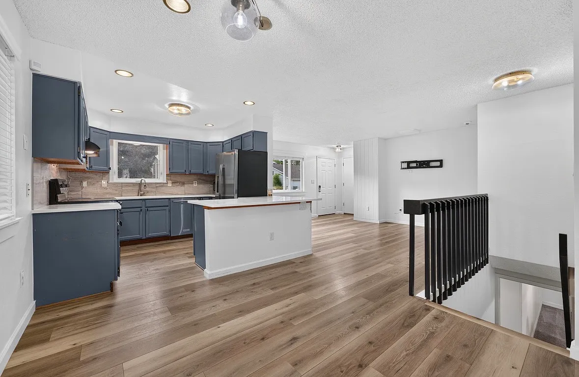 4 bed, 2120 sqft, $2,850 — Photo 3