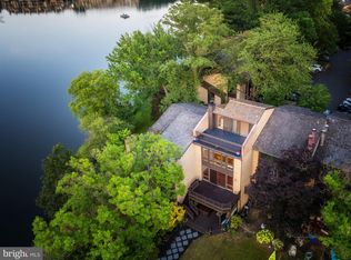 2003 Lakebreeze Way, Reston, VA 20191