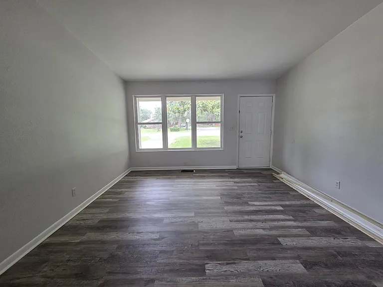 404 Puckett Rd — Photo 20