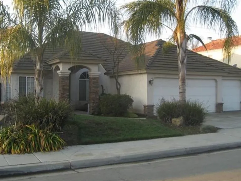 1177 E Athens Ave — Photo 1