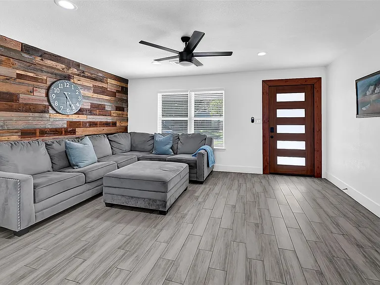 8010 Ocean Dr — Photo 12