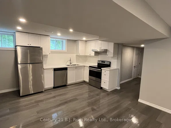 687 Victoria St, Midland, ON L4R 1A9