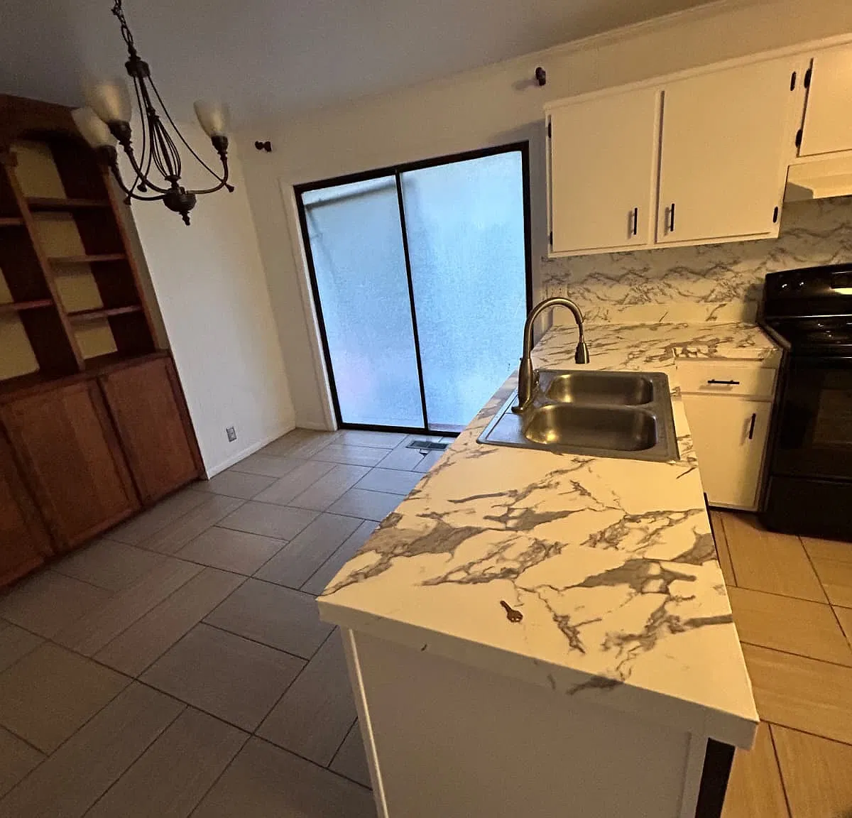 4 bed, 2200 sqft, $2,300 — Photo 4