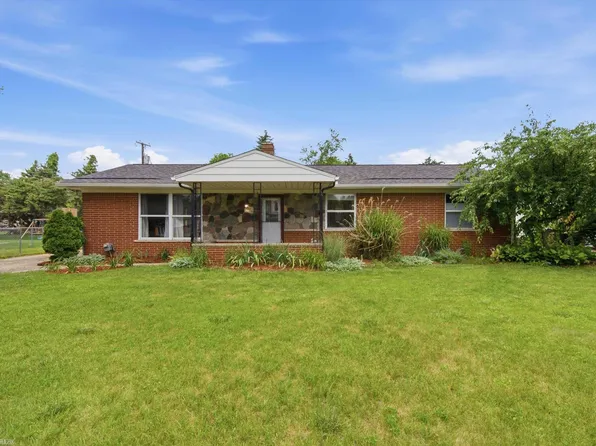25107 Saint Christopher St, Harrison Township, MI 48045