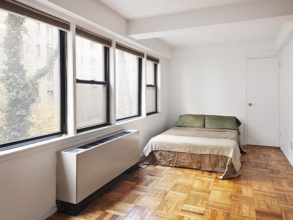 2nd image of 55 E 9th St APT 3P