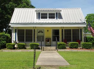 611 N Main St, Groveton, TX 75845
