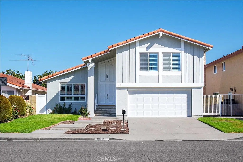 4 bed, 2.5 bath, 1991 sqft, $4,700 — Photo 2