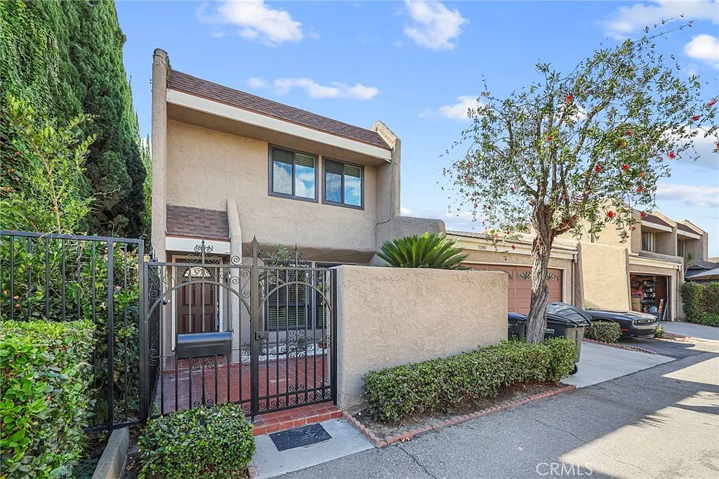 3 bed, 1.5 bath, 1124 sqft, $3,475 — Photo 1