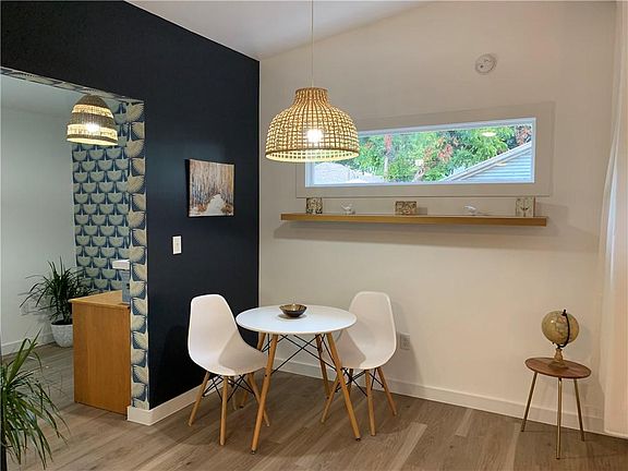 3rd image of 4421 Bellvue Ave #C